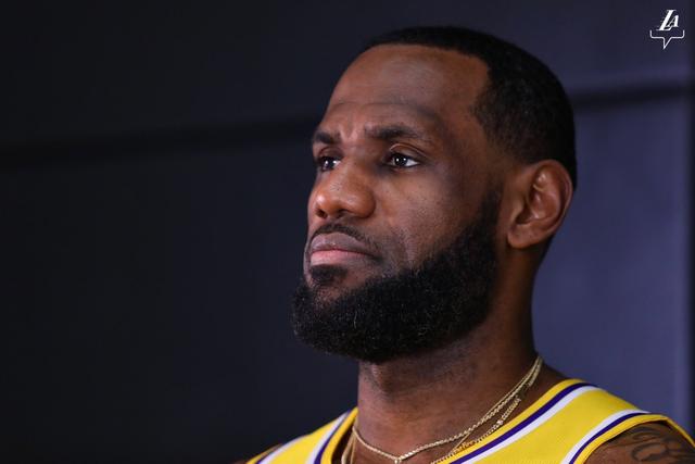 小萨32+21国王险胜鹈鹕3连胜 绿军大胜活塞