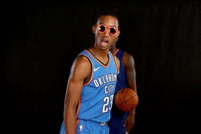 张镇麟37分辽宁胜上海 沈梓捷22分深圳胜天津