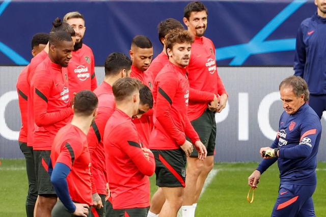 阿莫林执教曼联第一周 展现出非凡的魅力和自信